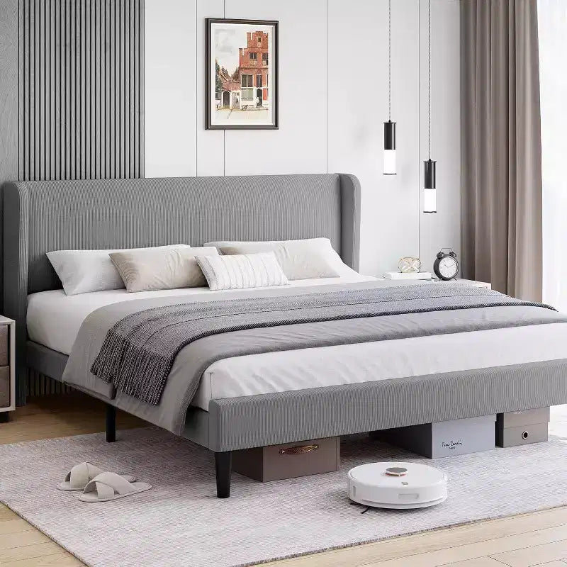 Cadre de lit avec tête de lit capitonnée, design plateforme en bois avec 2 poches de rangement, dossier ailé capitonné à canal vertical, lattes en bois solides.
