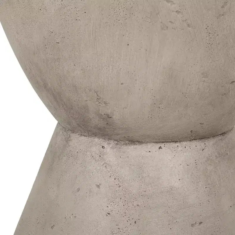 Table d'appoint d'extérieur en béton léger, design sculptural moderne, résistante aux intempéries et facile à déplacer pour patio, balcon ou jardin