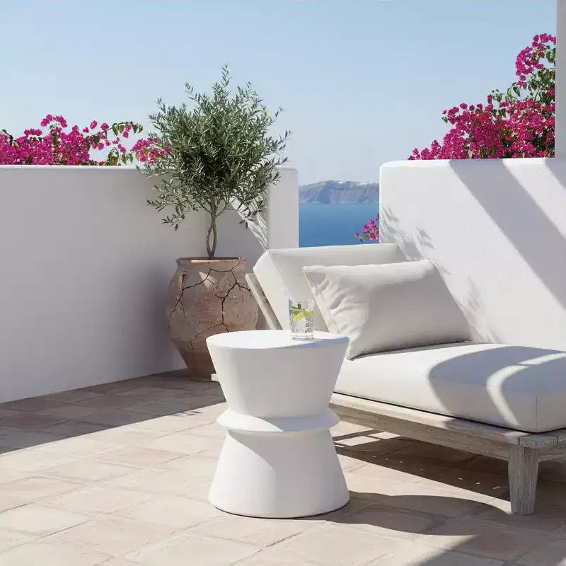 Table d'appoint d'extérieur en béton léger, design sculptural moderne, résistante aux intempéries et facile à déplacer pour patio, balcon ou jardin