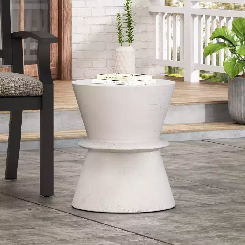 Table d'appoint d'extérieur en béton léger, design sculptural moderne, résistante aux intempéries et facile à déplacer pour patio, balcon ou jardin