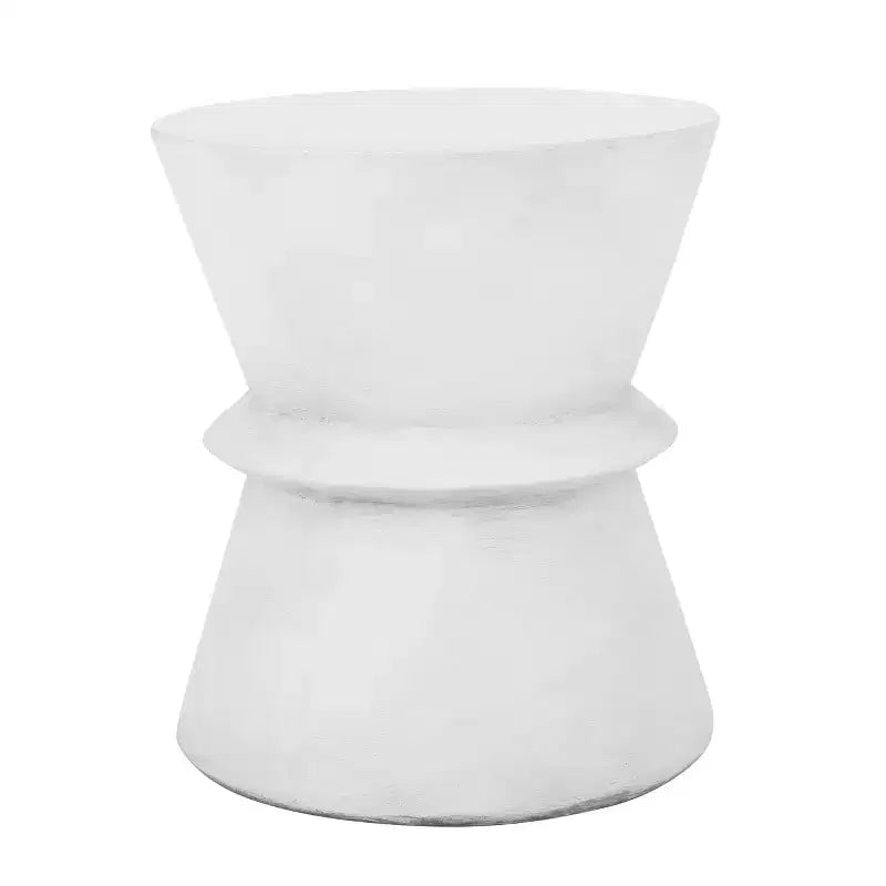 Table d'appoint d'extérieur en béton léger, design sculptural moderne, résistante aux intempéries et facile à déplacer pour patio, balcon ou jardin