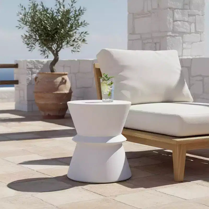 Table d'appoint d'extérieur en béton léger, design sculptural moderne, résistante aux intempéries et facile à déplacer pour patio, balcon ou jardin