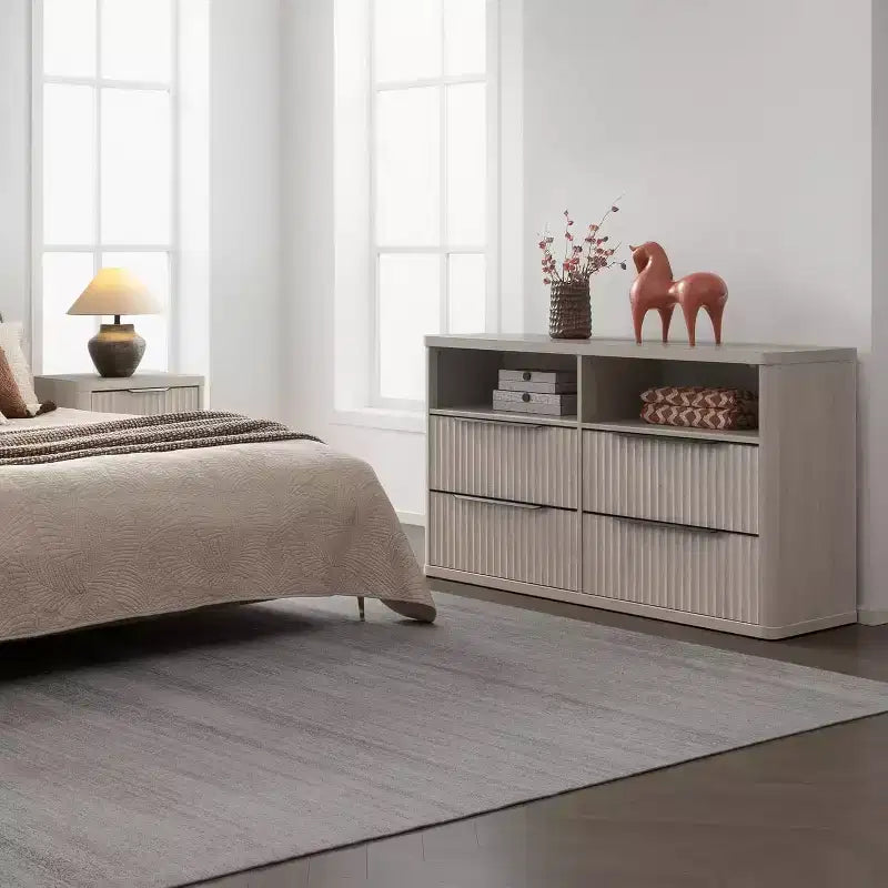 Commode moderne de 143,5 cm de large avec 4 tiroirs, étagère ouverte cannelée, rangement pour placard