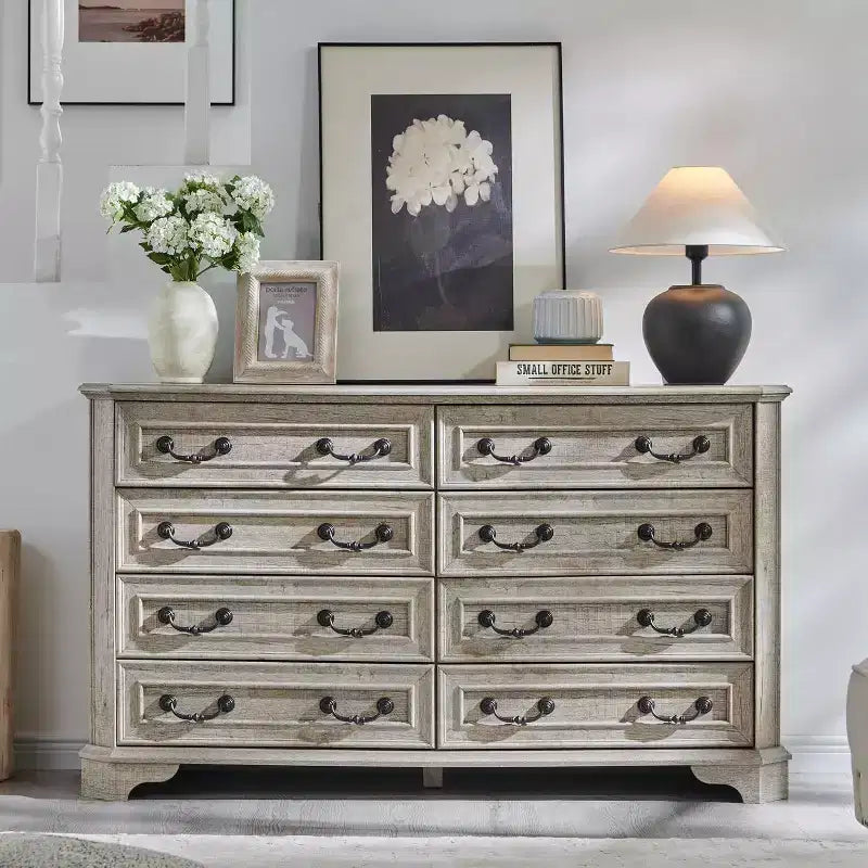 Commode rustique en bois à 8 tiroirs, style fermier, 137 cm de large, avec texture naturelle et design vintage