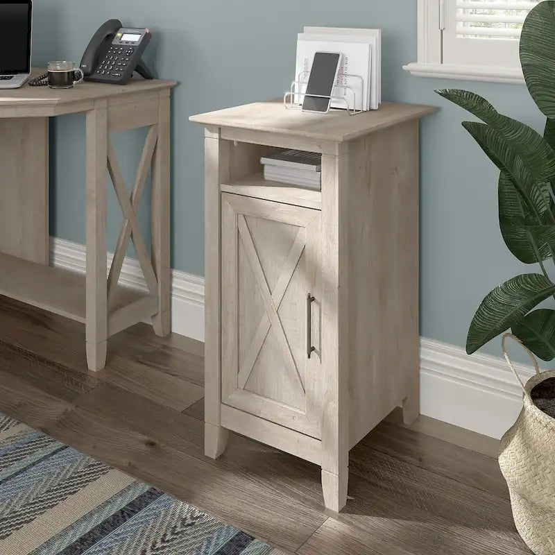 Petit meuble de rangement Key West avec porte par Bush Furniture