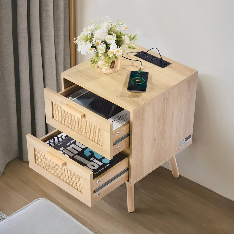 Table de chevet/d'appoint en bois naturel avec 2 tiroirs de rangement décorés en rotin et ports USB