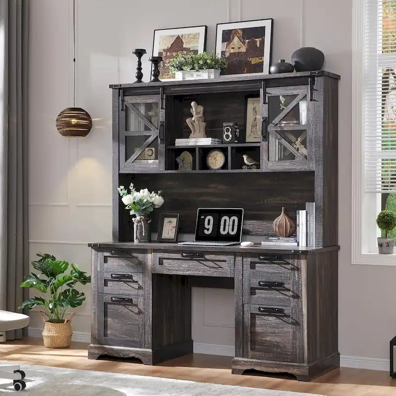 Bureau de style ferme, bureau de direction en bois avec station de recharge
