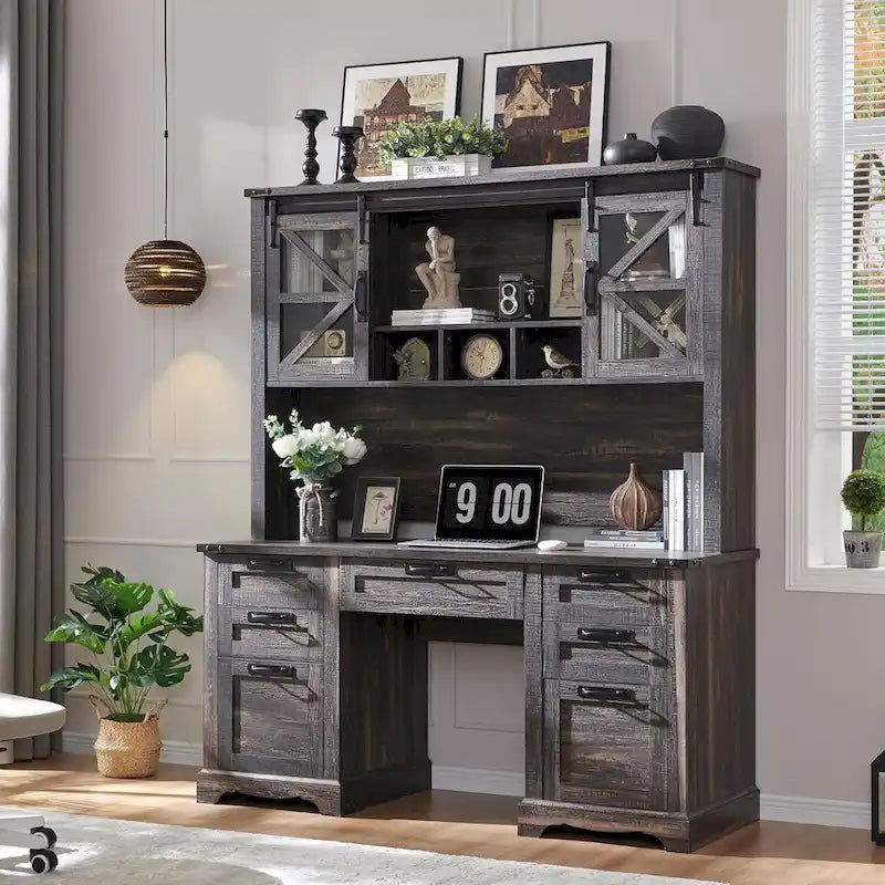 Bureau de style ferme, bureau de direction en bois avec station de recharge