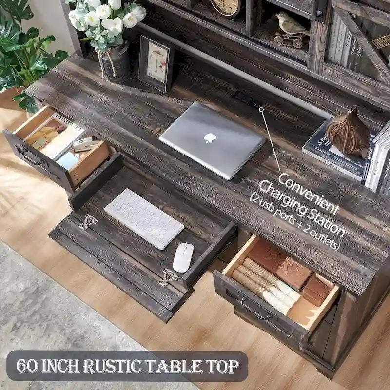 Bureau de style ferme, bureau de direction en bois avec station de recharge