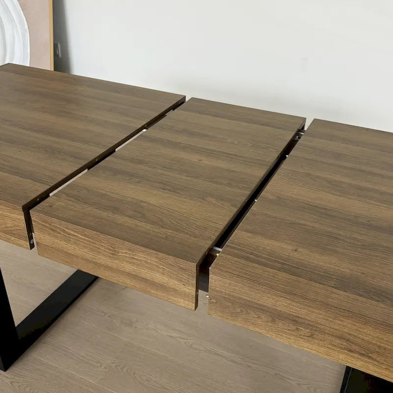 Table à manger extensible polyvalente pour les grandes réceptions, améliorant l'expérience culinaire