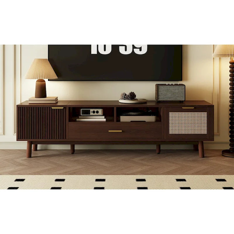 Meuble TV en bois massif brun foncé pour téléviseurs de 75 pouces, console TV avec porte à fermeture amortie et meuble à porte abattante.