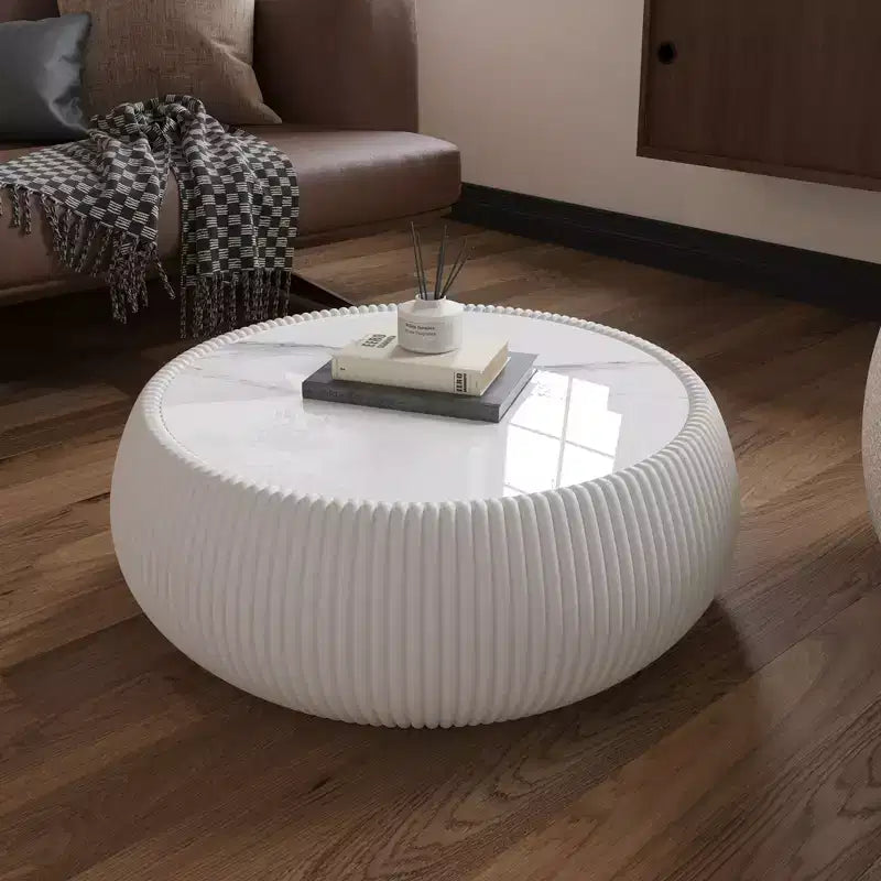 Table basse ronde moderne Okak avec plateau en marbre et côté en cuir, table d'appoint à la mode pour salon, chambre à coucher