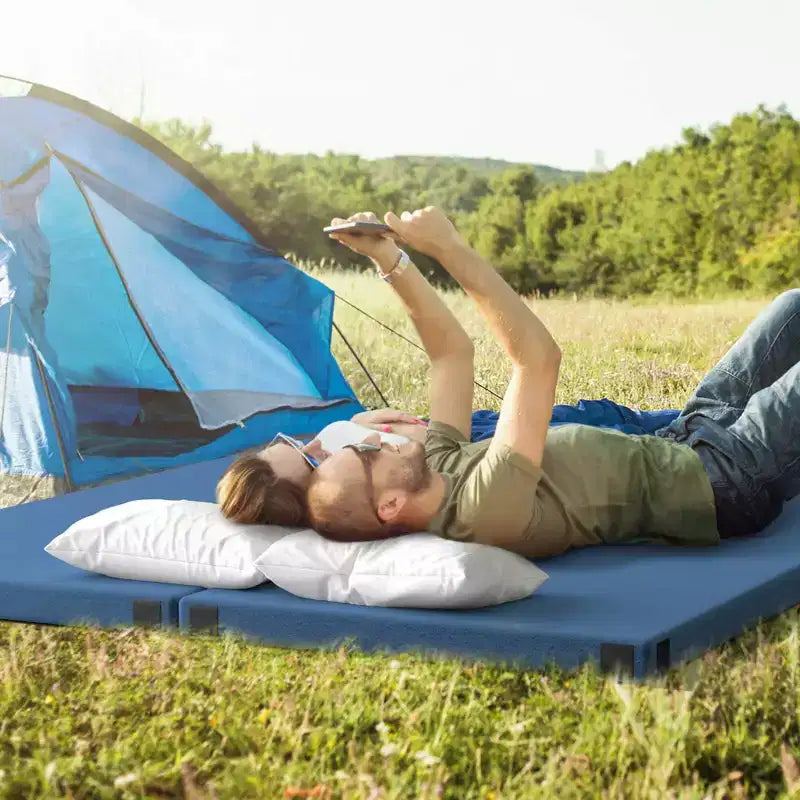 Matelas de camping en mousse à mémoire de forme Costway avec fond antidérapant, sac de voyage pour le couchage en extérieur, gris/bleu