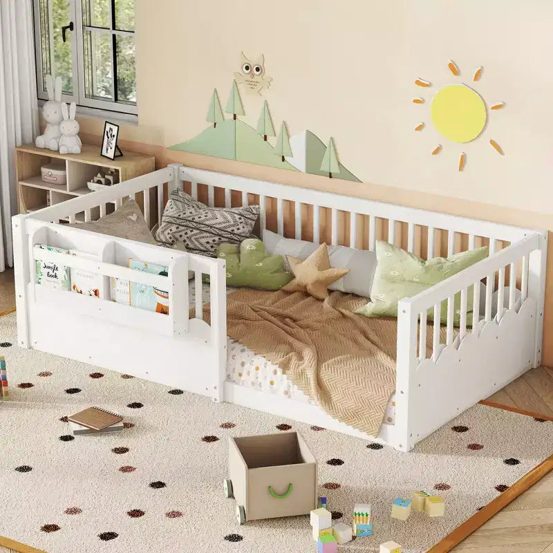 Lit d'enfant Bellemave avec clôture rehaussée et étagère, cadre de lit Montessori double en bois pour filles et garçons