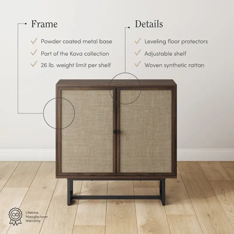 Meuble d'appoint Nathan James Kova avec portes en rotin naturel, base en métal et étagère réglable