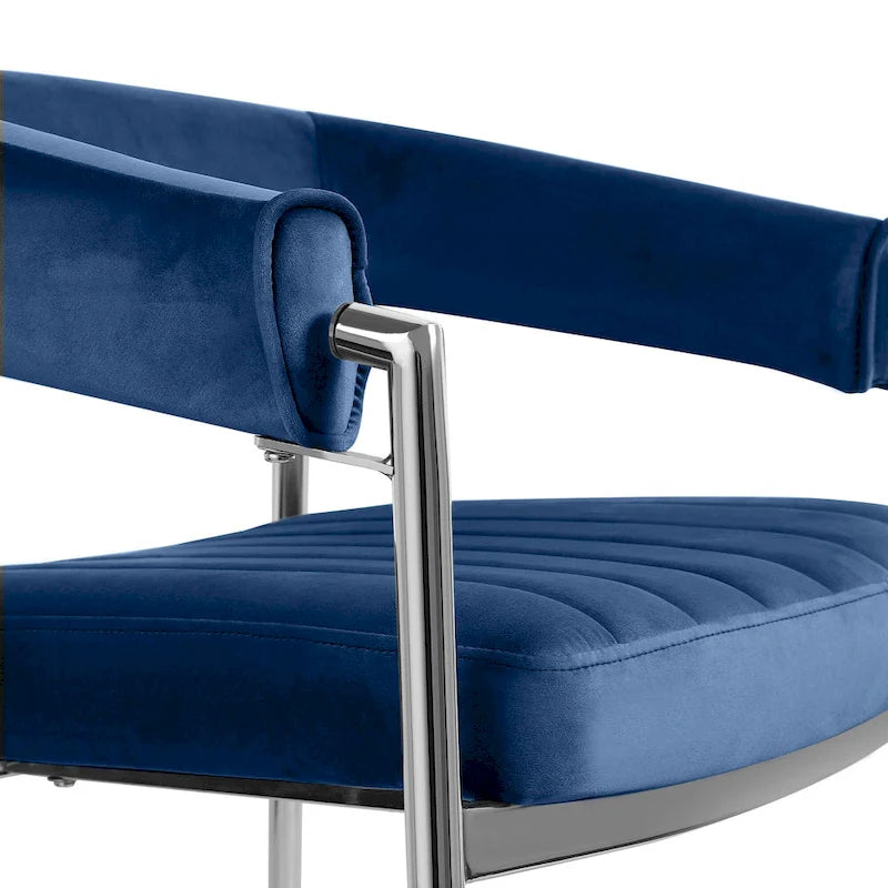 Chaise de salle à manger en velours avec accoudoirs et pieds en métal chromé