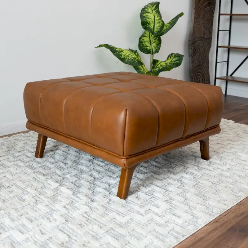 Kameron Pouf en cuir tanné capitonné style Mid-Century