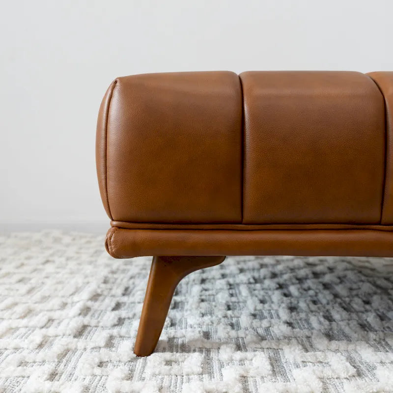 Kameron Pouf en cuir tanné capitonné style Mid-Century