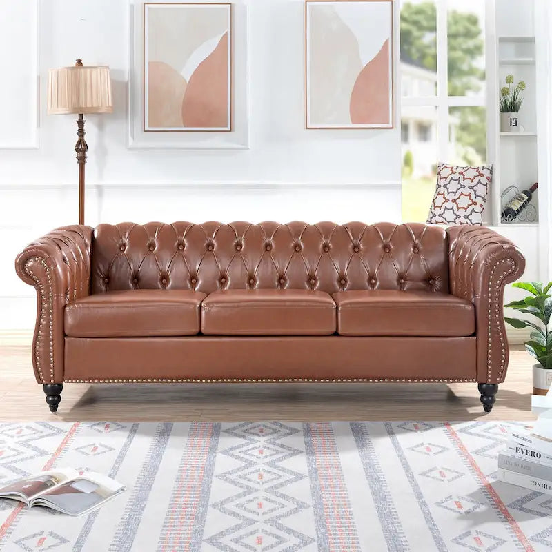 Canapé Chesterfield en similicuir à accoudoirs roulés et coussins amovibles