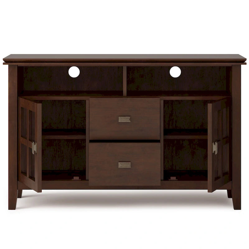 Meuble TV contemporain en bois massif WYNDENHALL Stratford, 122 cm de large, en brun roux, pour téléviseurs jusqu'à 55 pouces