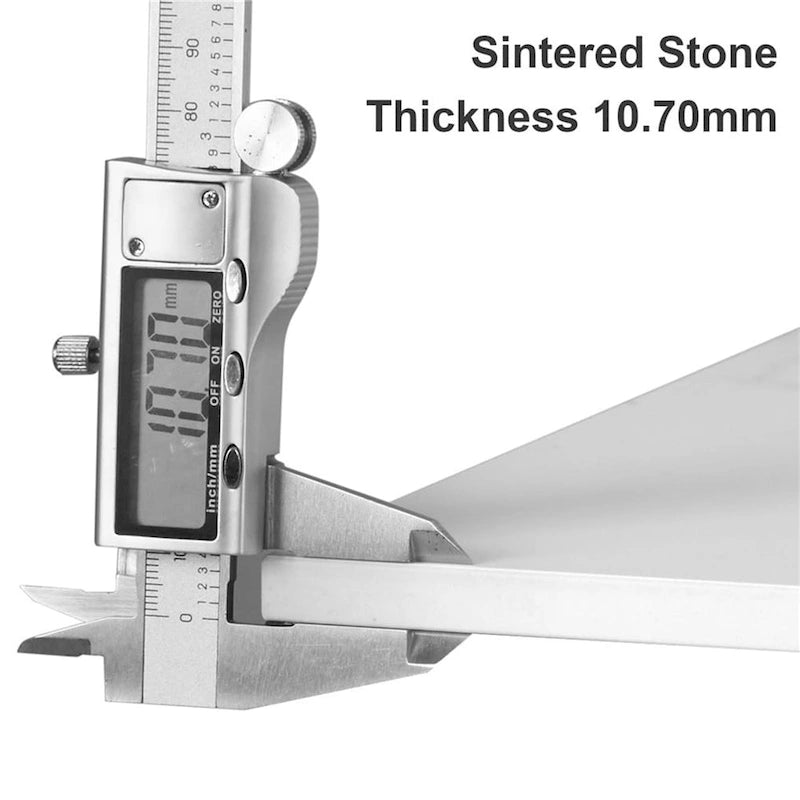 Table de salle à manger ronde en marbre avec pieds coniques en métal - 31,5 L x 30 H