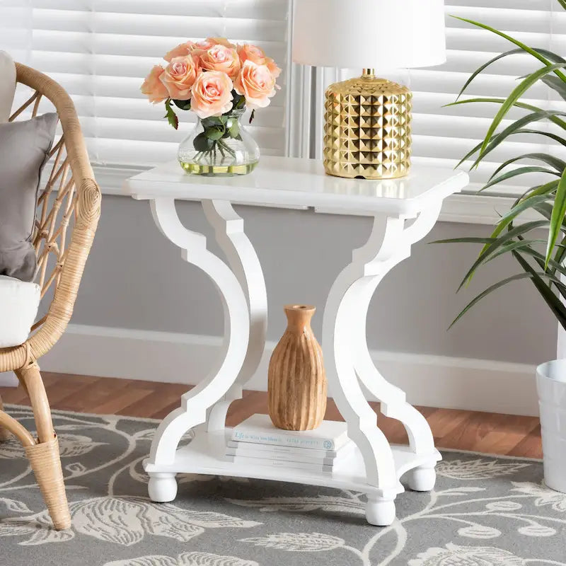 Table d'appoint Cianna classique et traditionnelle en bois