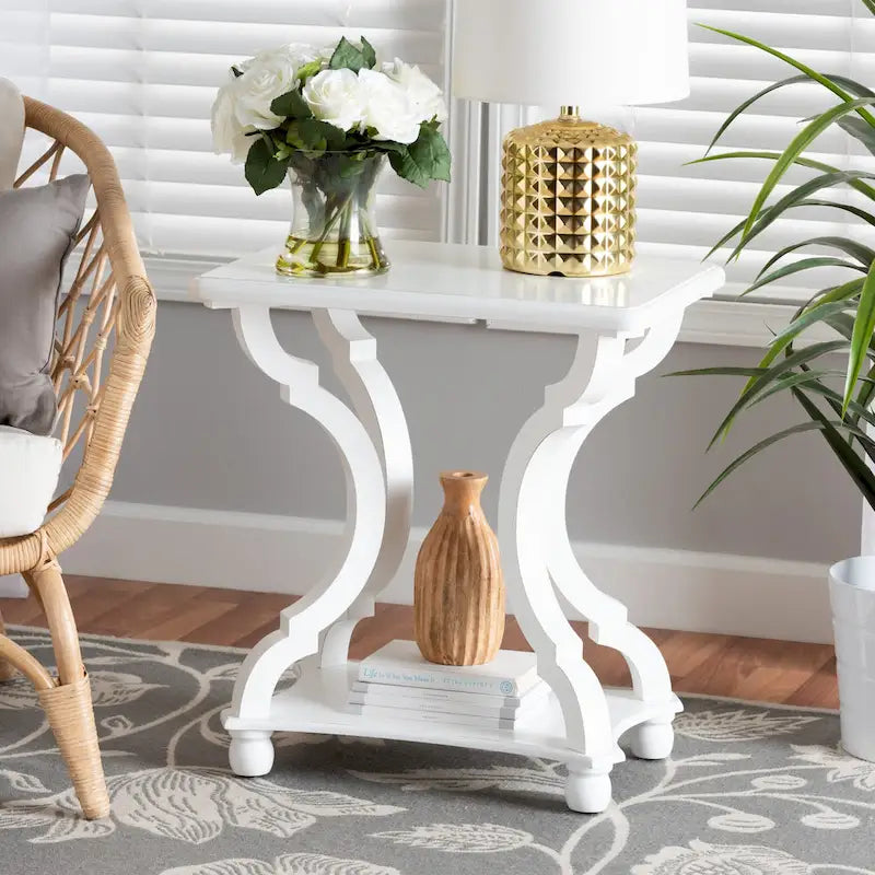 Table d'appoint Cianna classique et traditionnelle en bois