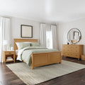 Lit Queen, table de chevet et commode en bois brun Oak Park