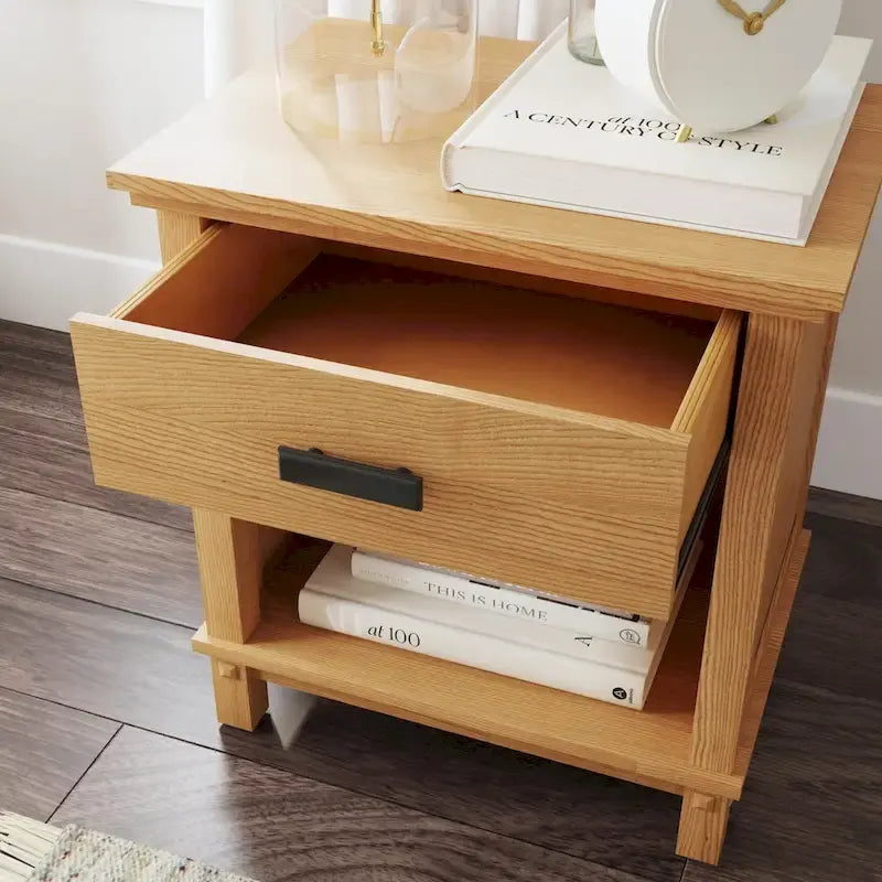 Lit Queen, table de chevet et commode en bois brun Oak Park