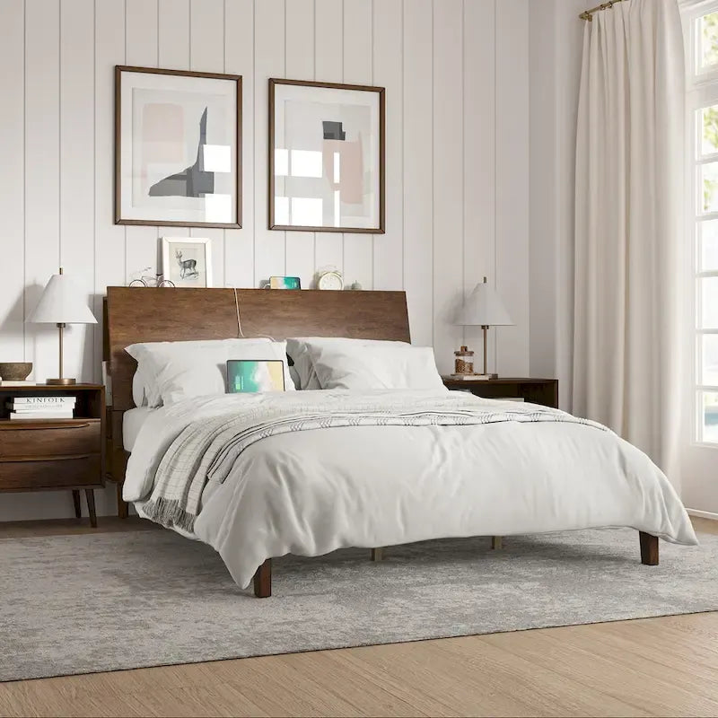 Lit plateforme en bois massif moderne Mid-Century Claus avec ports USB et espace de rangement par HULALA HOME