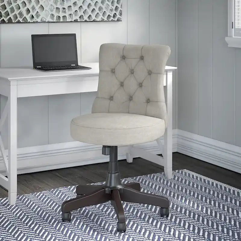 Chaise de bureau capitonnée à dossier moyen Key West de Bush Furniture