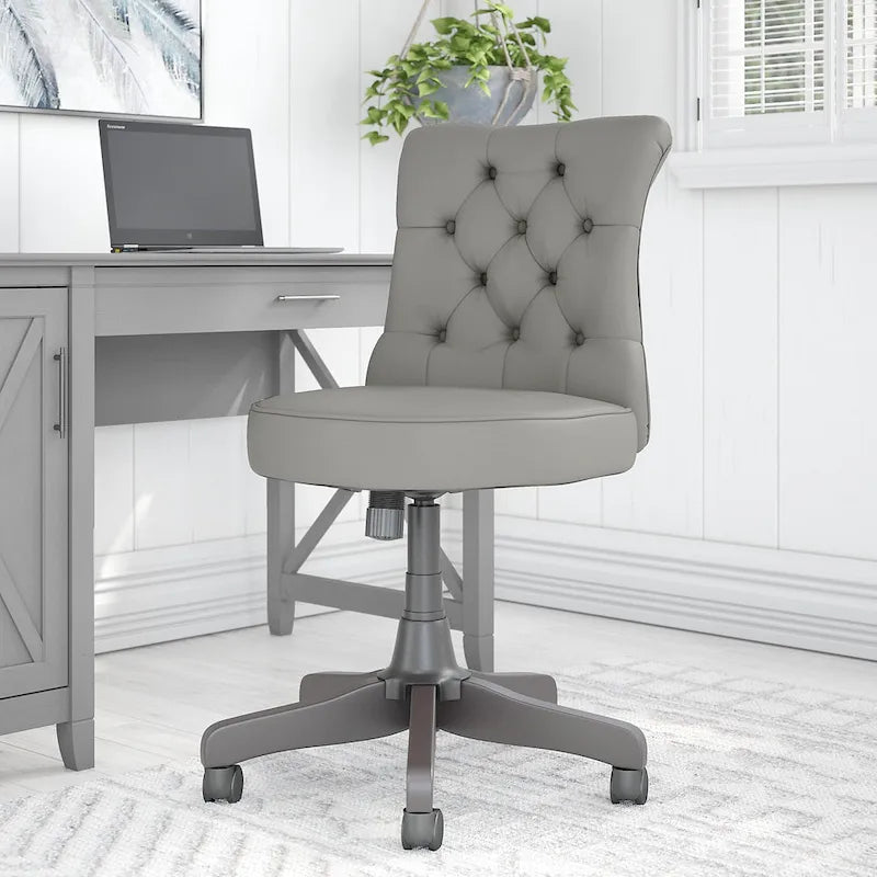 Chaise de bureau capitonnée à dossier moyen Key West de Bush Furniture
