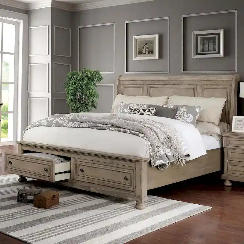 Ensemble de chambre à coucher 3 pièces Nahkohe avec rangement, en bois gris de transition et lit traîneau avec ports USB, par Furniture of America