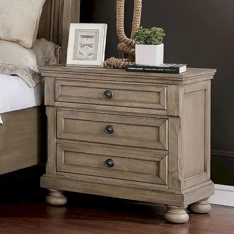 Ensemble de chambre à coucher 3 pièces Nahkohe avec rangement, en bois gris de transition et lit traîneau avec ports USB, par Furniture of America