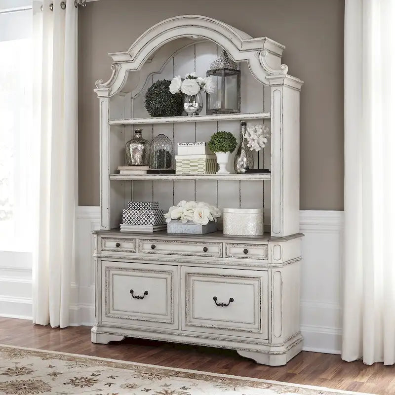 Crédence et huche en blanc antique Magnolia Manor (en option)