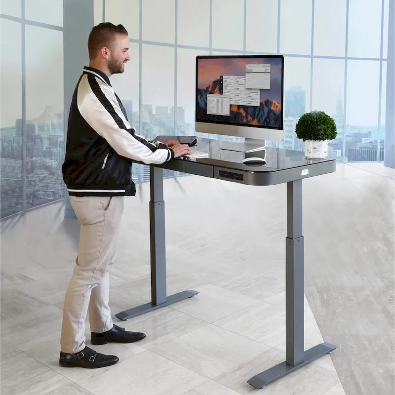AIRLIFT Plateau de bureau électrique debout en verre trempé de 47,5 pouces, double port de charge USB 2,4 A, hauteur réglable jusqu'à 47,5 pouces de haut