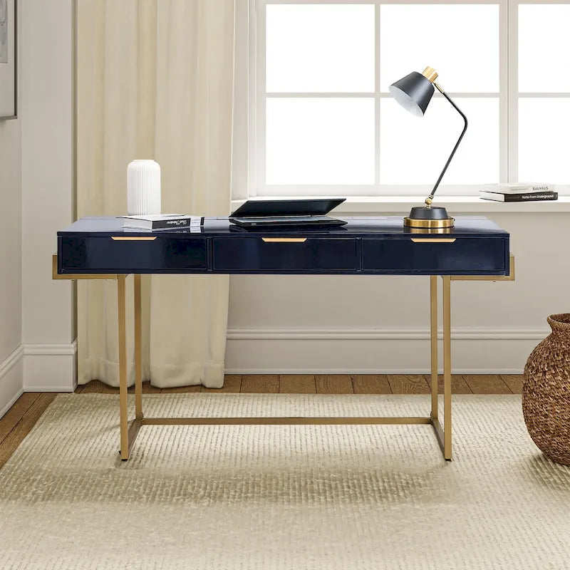 Bureau à 3 tiroirs Patricia Modern avec ports USB et prise par HULALA HOME