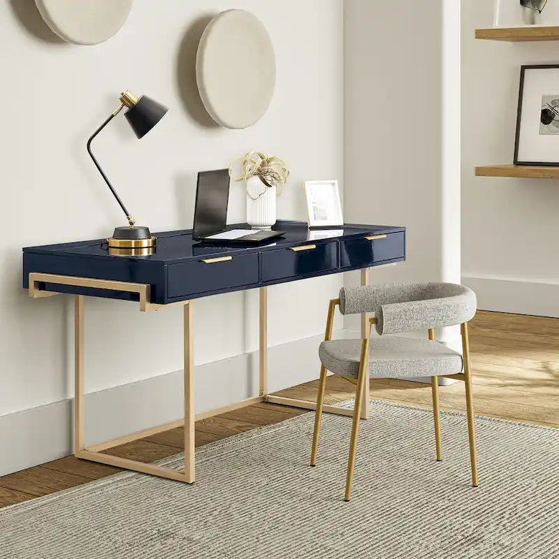 Bureau à 3 tiroirs Patricia Modern avec ports USB et prise par HULALA HOME