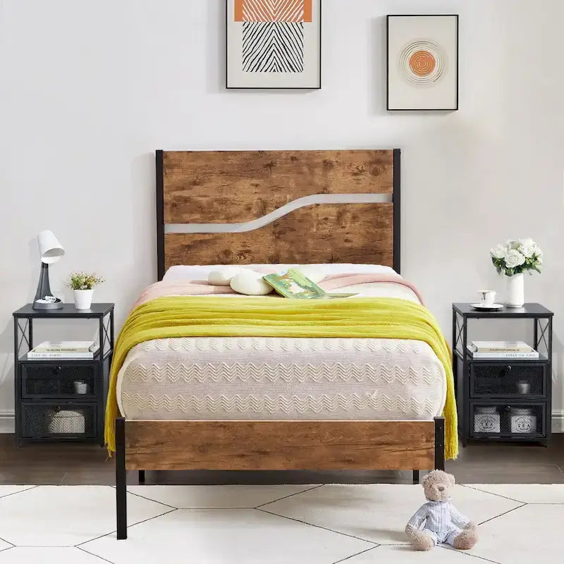 Ensemble de 3 pièces de chambre Taomika, lit plateforme et 2 tables de chevet modernes