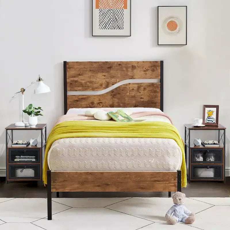 Ensemble de 3 pièces de chambre Taomika, lit plateforme et 2 tables de chevet modernes
