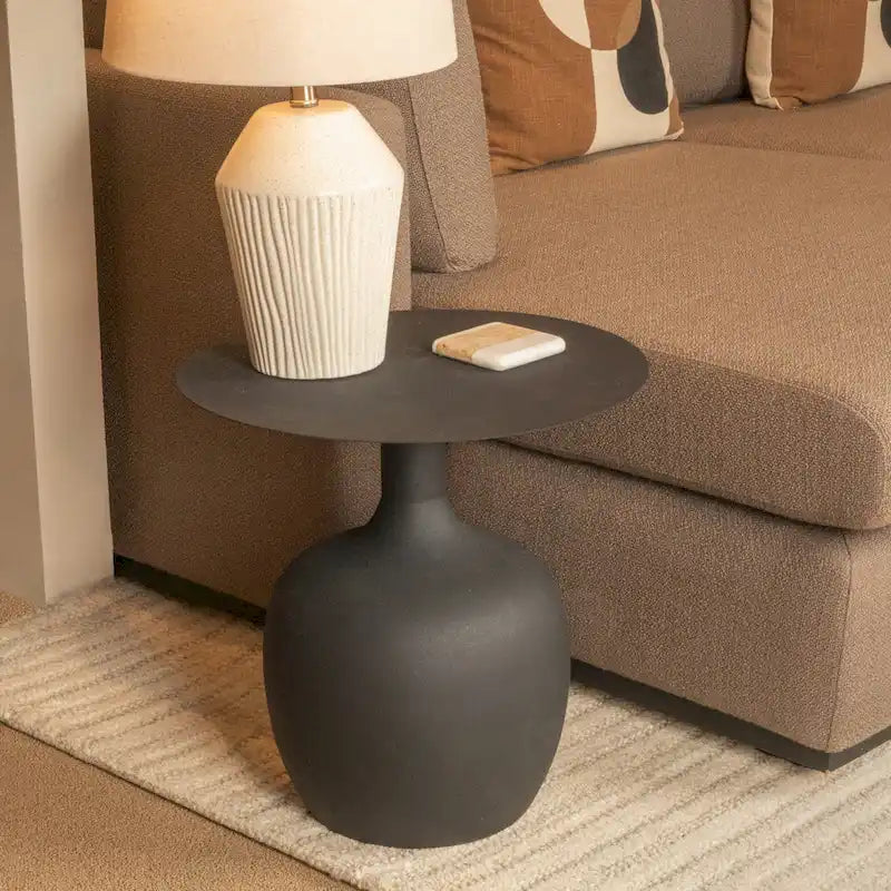 Table d'appoint en métal