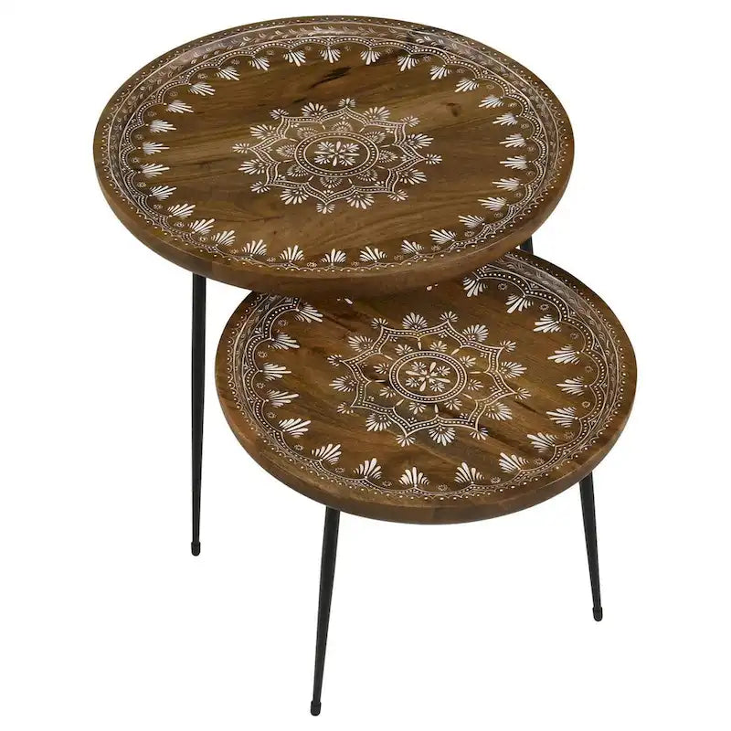 Ensemble de 2 tables gigognes rondes à plateau-serviteur, bords sculptés, motif décoratif, marron