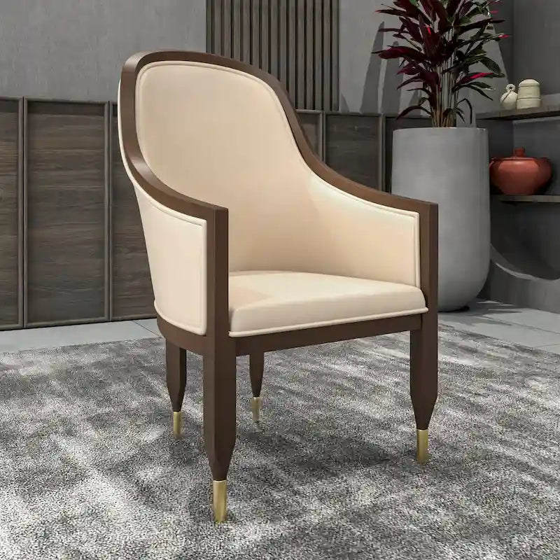Chaise de salle à manger en cuir avec accoudoirs et cadre en bois d'hévéa série Belle par LeisureMod