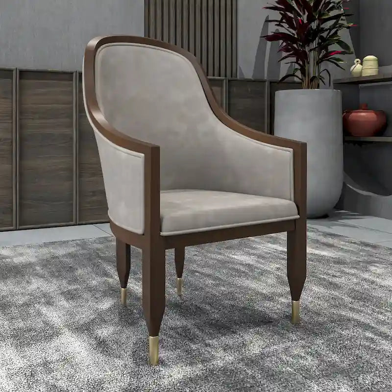 Chaise de salle à manger en cuir avec accoudoirs et cadre en bois d'hévéa série Belle par LeisureMod
