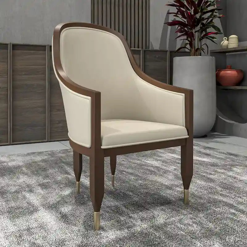 Chaise de salle à manger en cuir avec accoudoirs et cadre en bois d'hévéa série Belle par LeisureMod