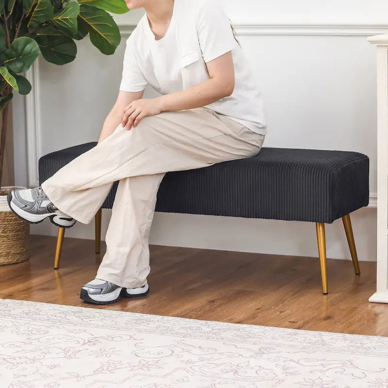 Banc en velours Adeco de 109 cm, pour bout de lit ou entrée, avec pieds dorés
