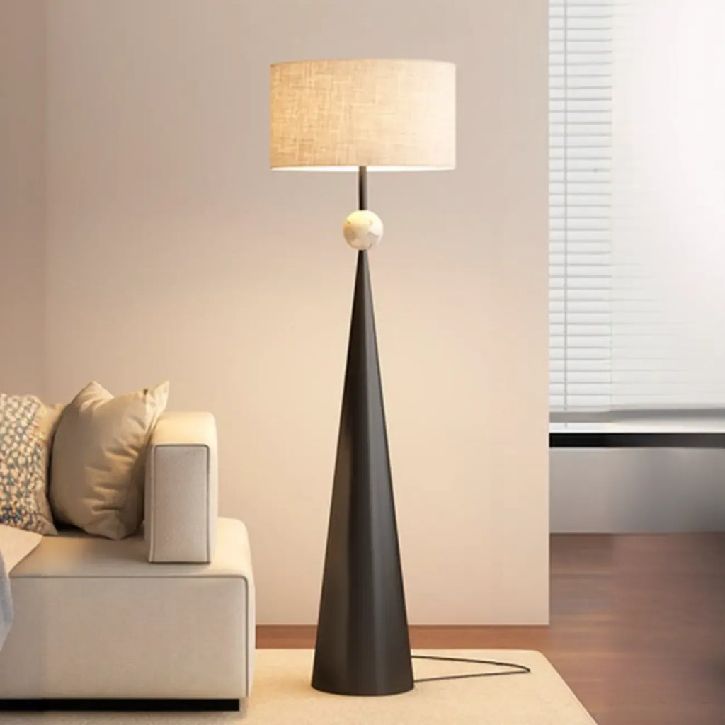 Lampadaire conique contemporain en métal avec abat-jour en tissu
