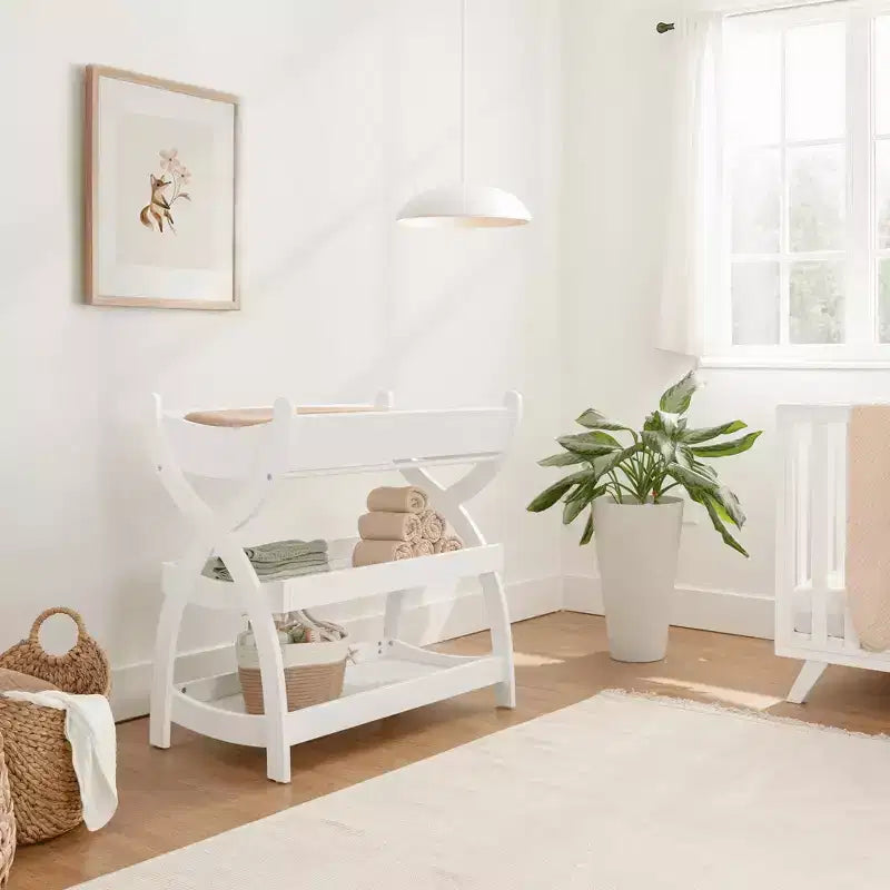 Table à langer Comfy Cubs - Construction robuste en bois, design intemporel avec deux étagères ouvertes pour les indispensables de bébé